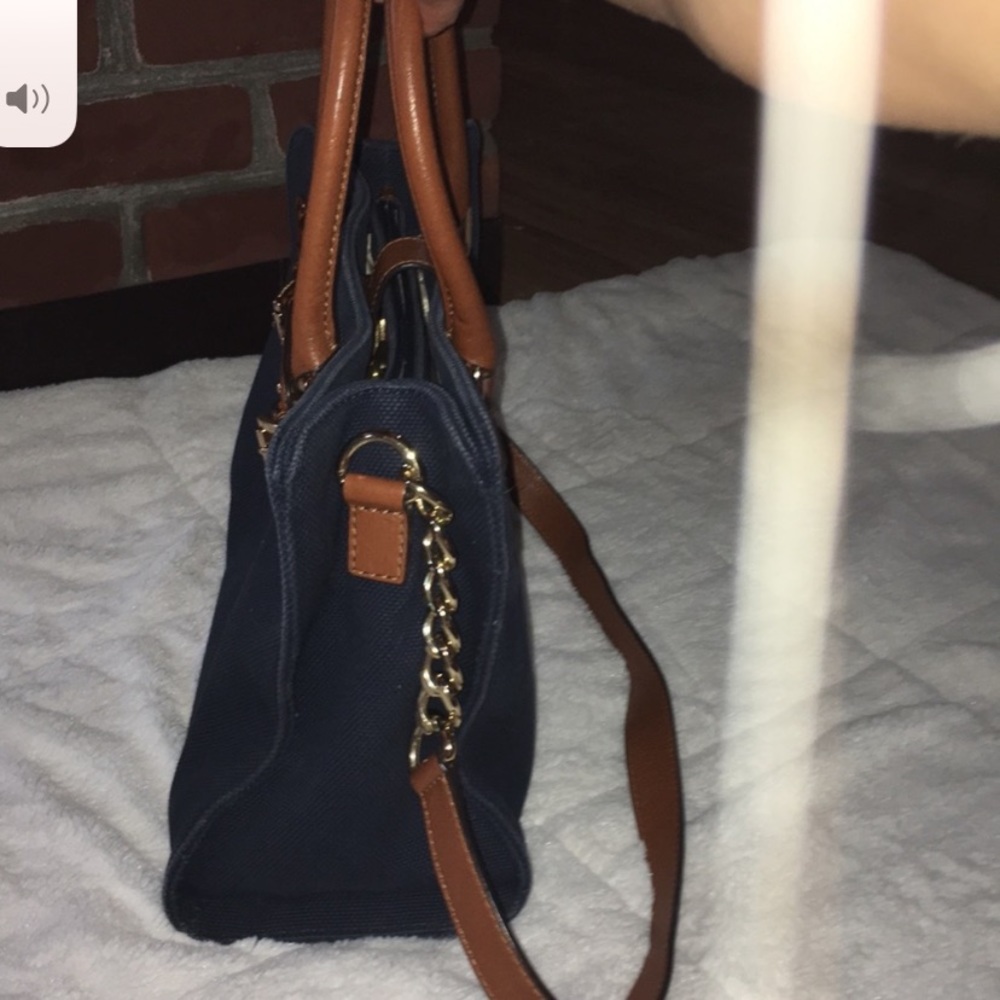 Michael kors purse - Picture 5 of 8
